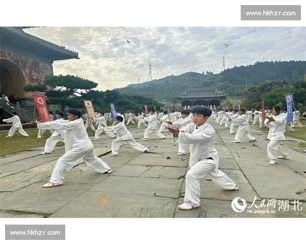 十堰武当太极健身热：一招一式皆惠民